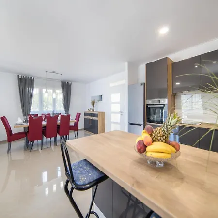 Villa Vinisterra Family-friendly With Pool,jacuzzi