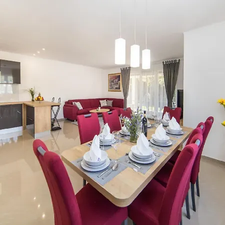 Vinisterra Family-friendly With Pool,jacuzzi Villa Zmijavci