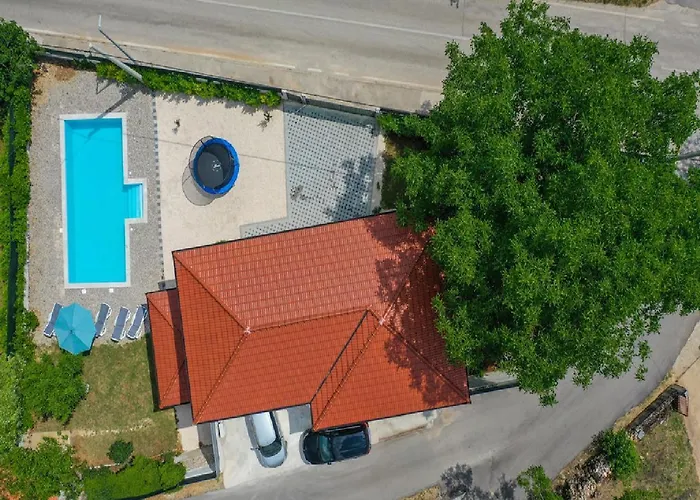 Vinisterra Family-friendly With Pool,jacuzzi Villa Zmijavci