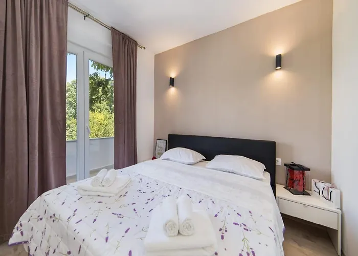 Vinisterra Family-friendly With Pool,jacuzzi Villa Zmijavci