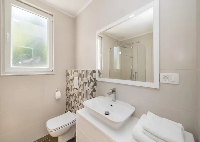 Vinisterra Family-friendly With Pool,jacuzzi Villa Zmijavci