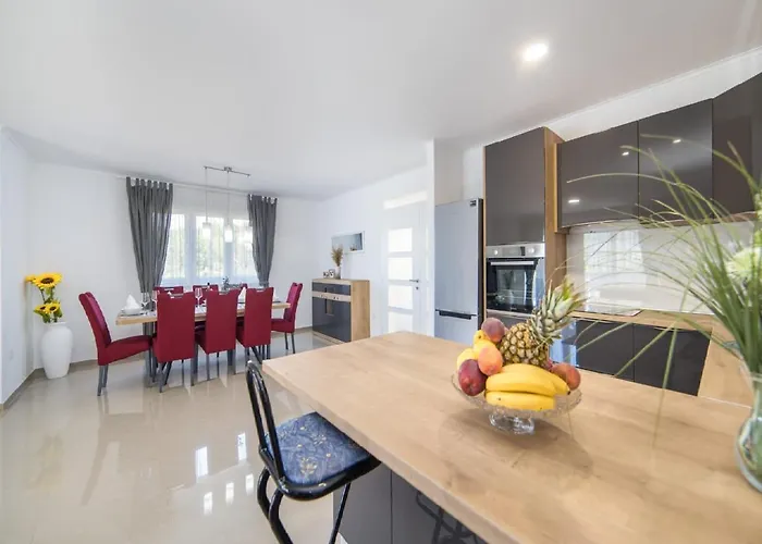 Villa Vinisterra Family-friendly With Pool,jacuzzi
